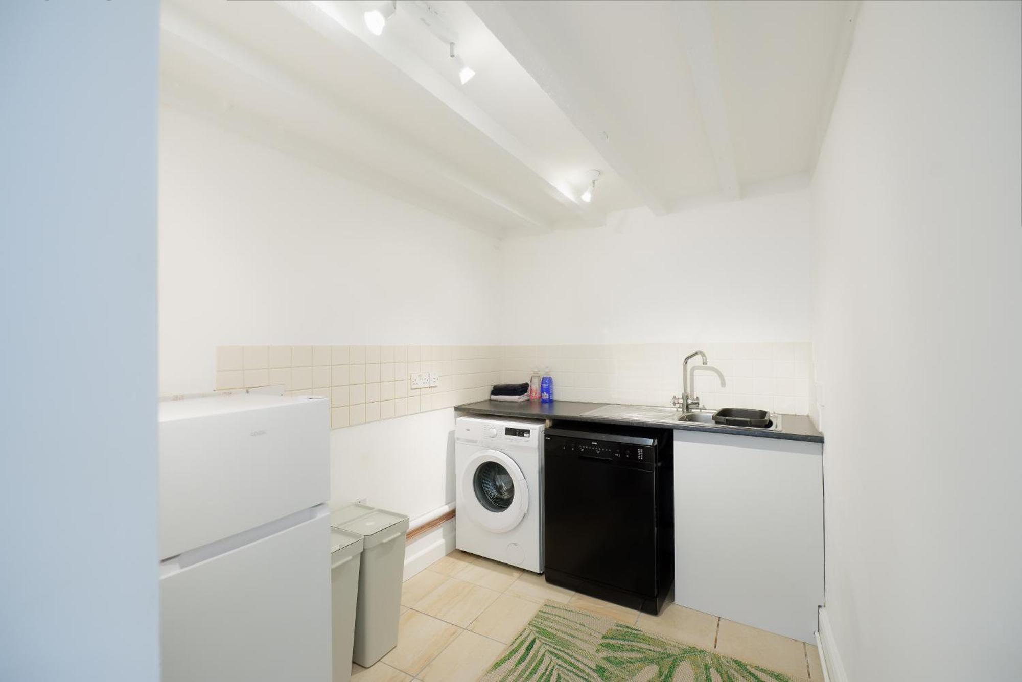 Stayright 3 Bed Home Near Hiking Trails & Parks Llwynypia エクステリア 写真