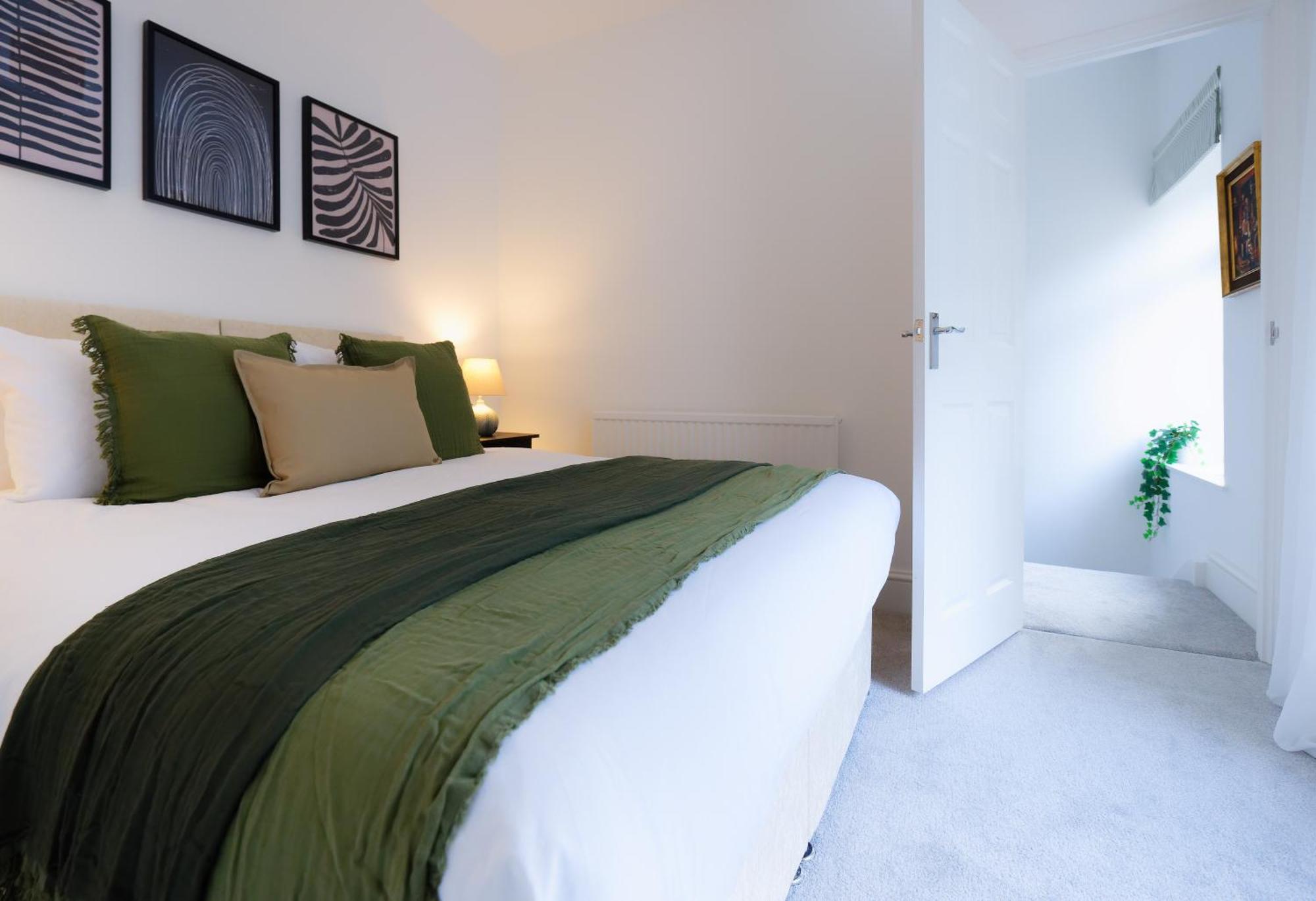 Stayright 3 Bed Home Near Hiking Trails & Parks Llwynypia エクステリア 写真