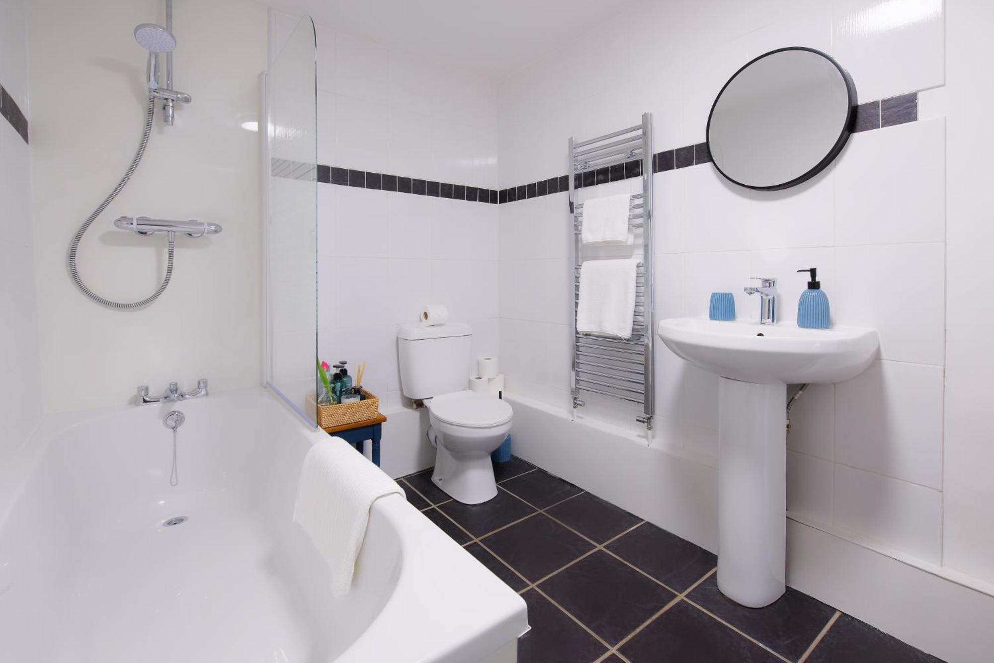 Stayright 3 Bed Home Near Hiking Trails & Parks Llwynypia エクステリア 写真