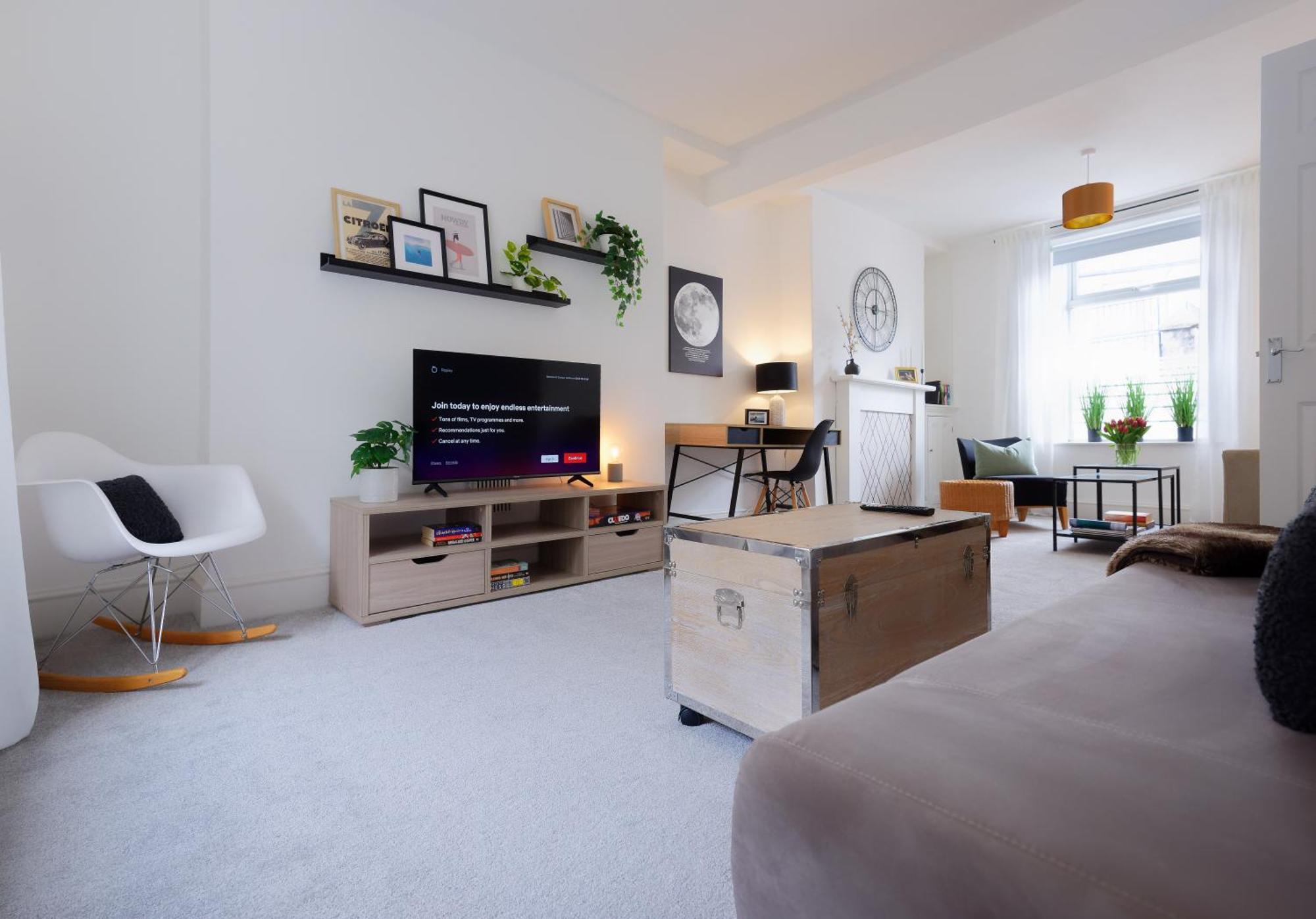 Stayright 3 Bed Home Near Hiking Trails & Parks Llwynypia エクステリア 写真