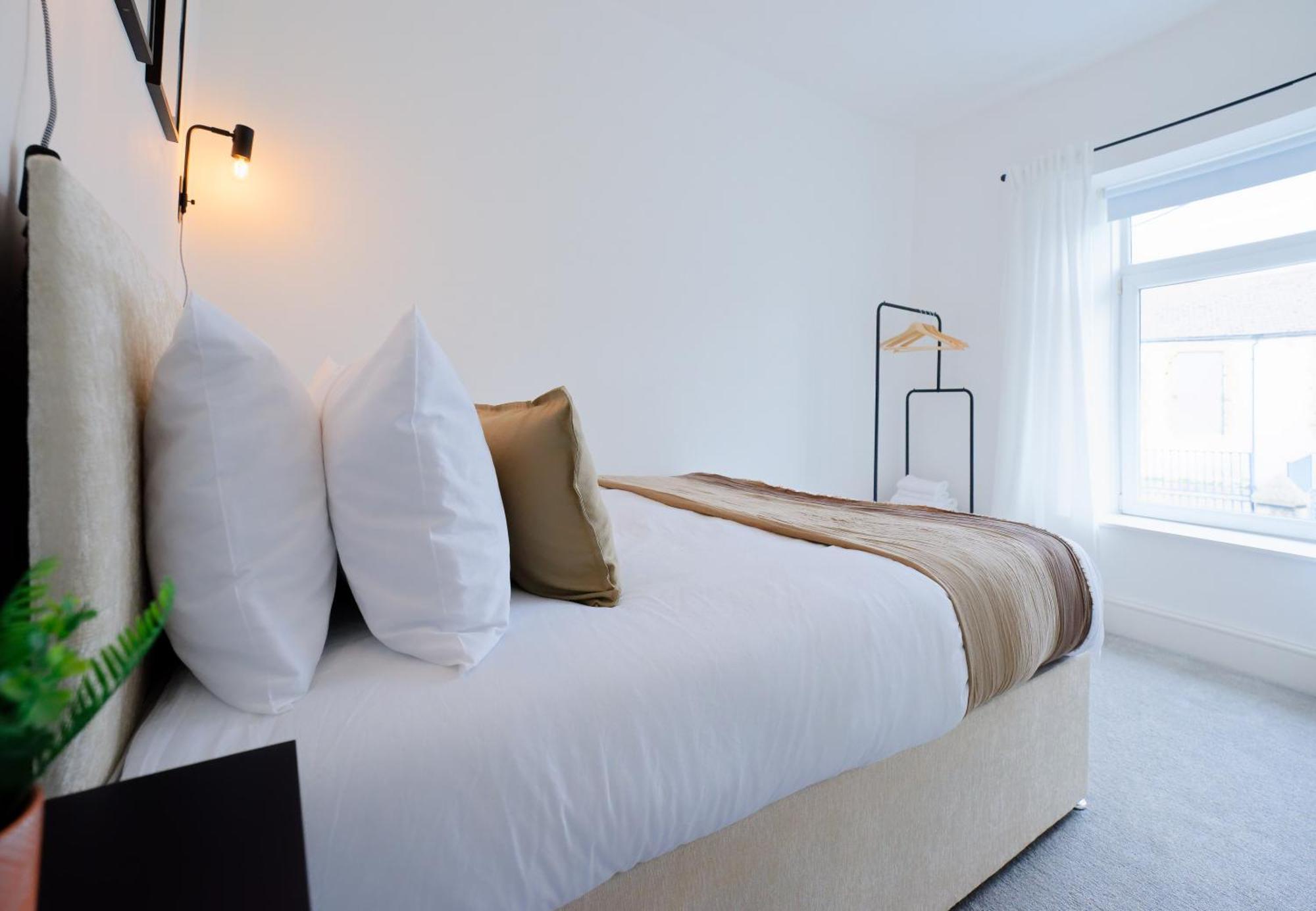 Stayright 3 Bed Home Near Hiking Trails & Parks Llwynypia エクステリア 写真