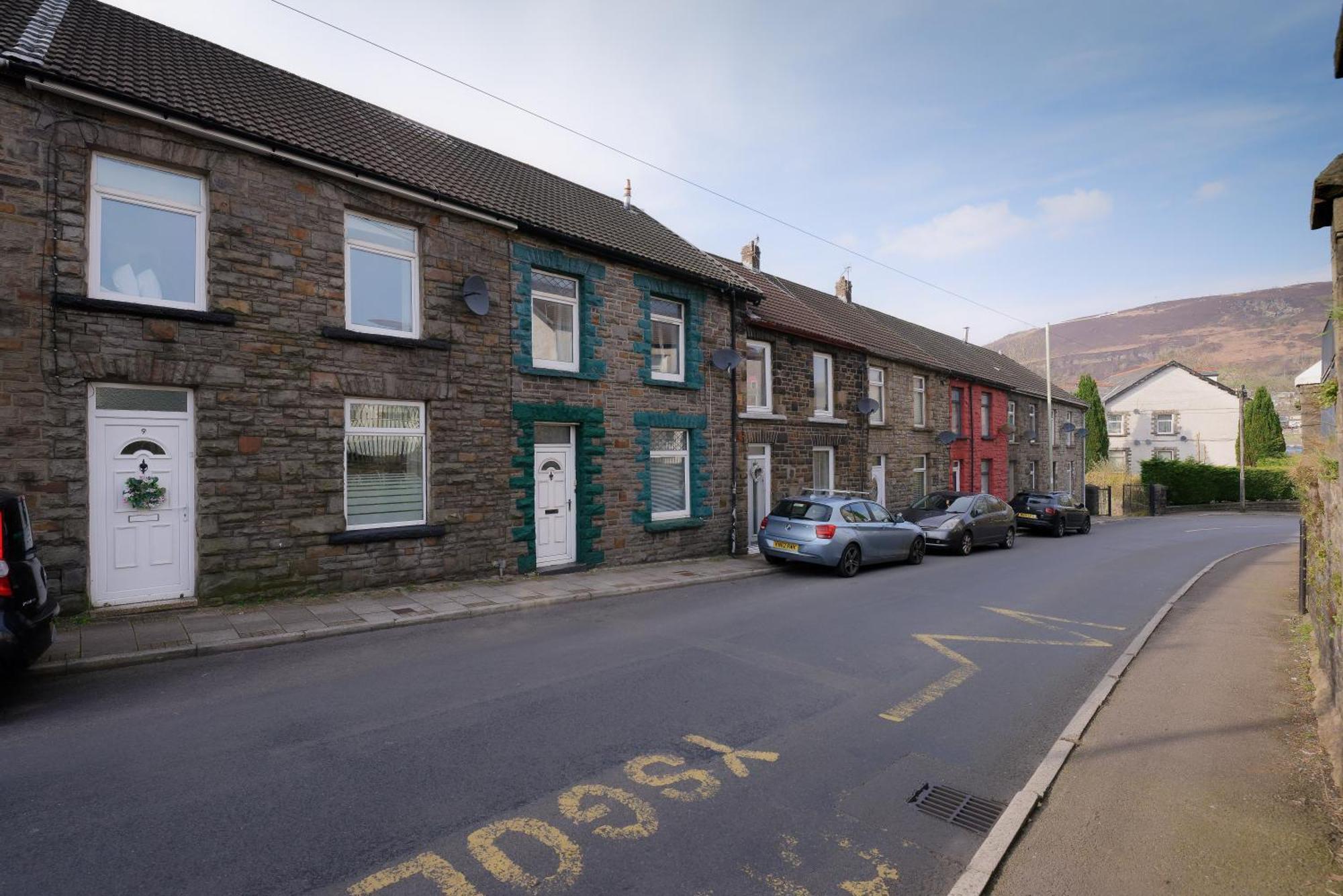Stayright 3 Bed Home Near Hiking Trails & Parks Llwynypia エクステリア 写真